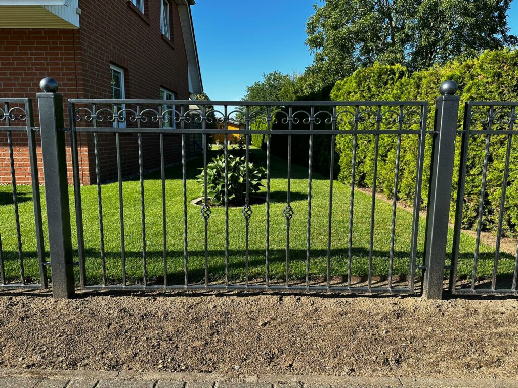 Metallzaun schlicht