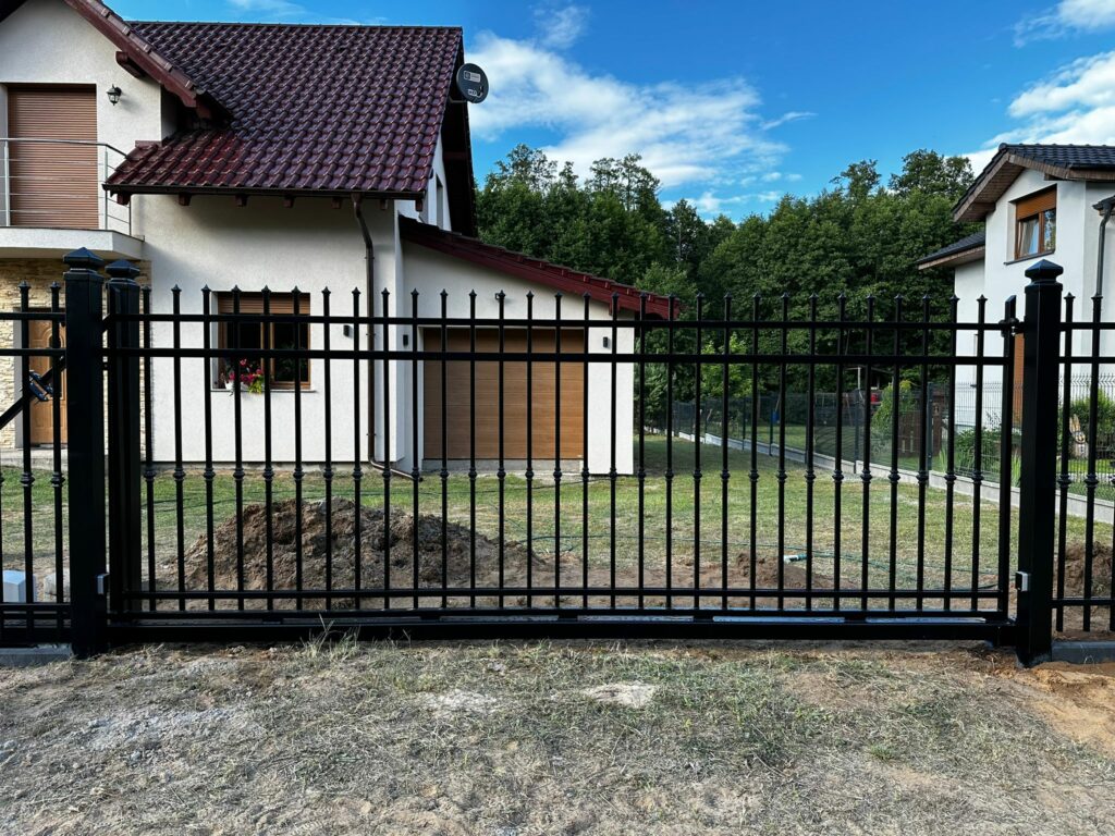 Stahlzaun schwarz