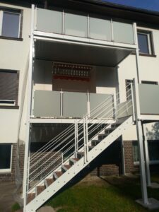 Balkongeländer mit Glass