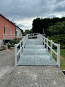 Rollstuhlrampe mit Plattform