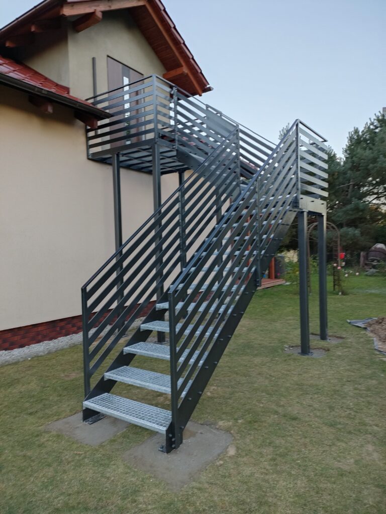 Aussentreppe mit Hochterrasse