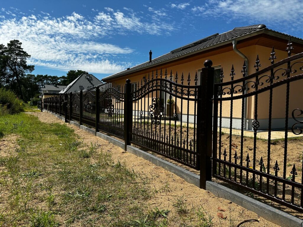 Schmuckzaun aus Stahl nach Maß
